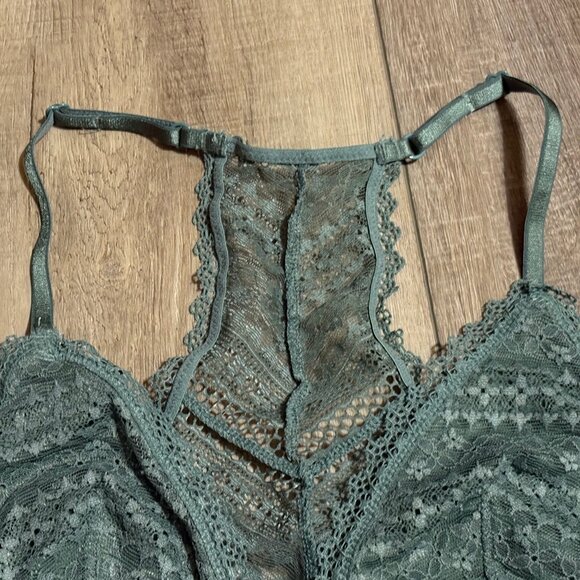 Victoria's Secret Lace Bralette Size Medium Green - Excellent condition - Picture 3 of 10